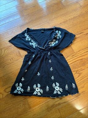 BCBGMaxAzria Black Embroidered V-Neck Tunic Top